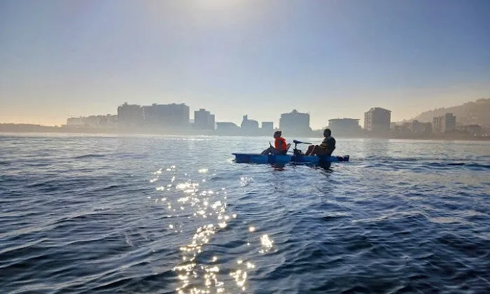 2-Hour E-Kayaking Cape Town Tour for 2 in Sea Point